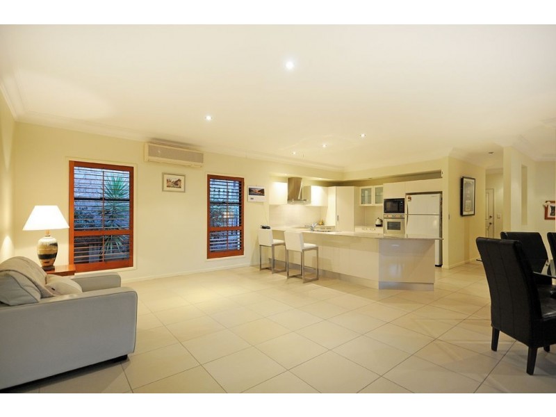 12 Magenta Drive, Varsity Lakes QLD 4227