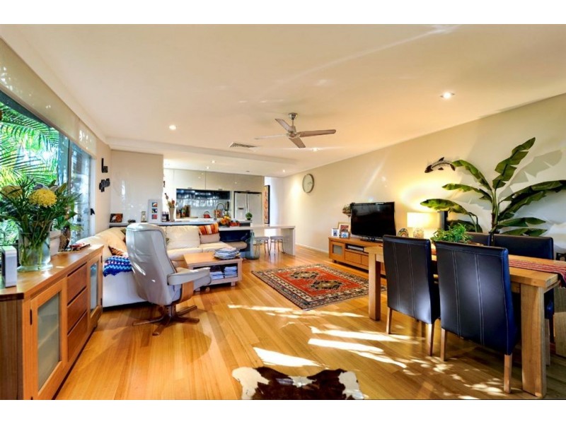 2/36 Nankeen Avenue, Paradise Point QLD 4216