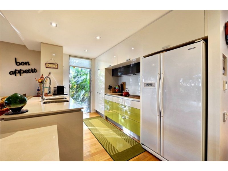 2/36 Nankeen Avenue, Paradise Point QLD 4216