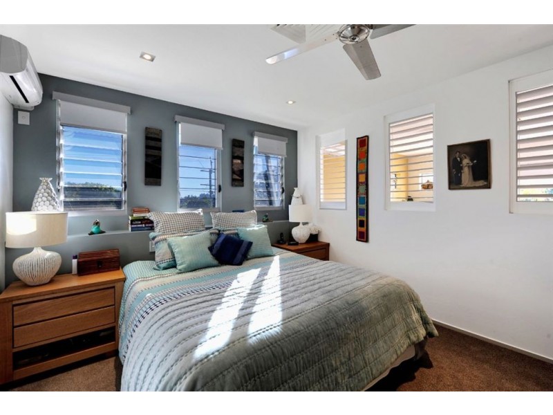 2/36 Nankeen Avenue, Paradise Point QLD 4216
