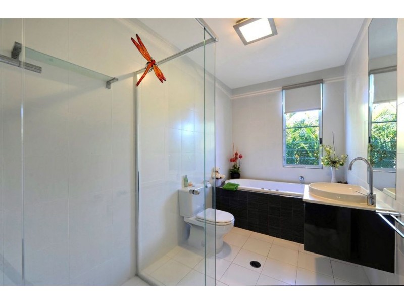 2/36 Nankeen Avenue, Paradise Point QLD 4216