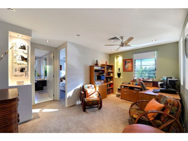 2/36 Nankeen Avenue, Paradise Point QLD 4216