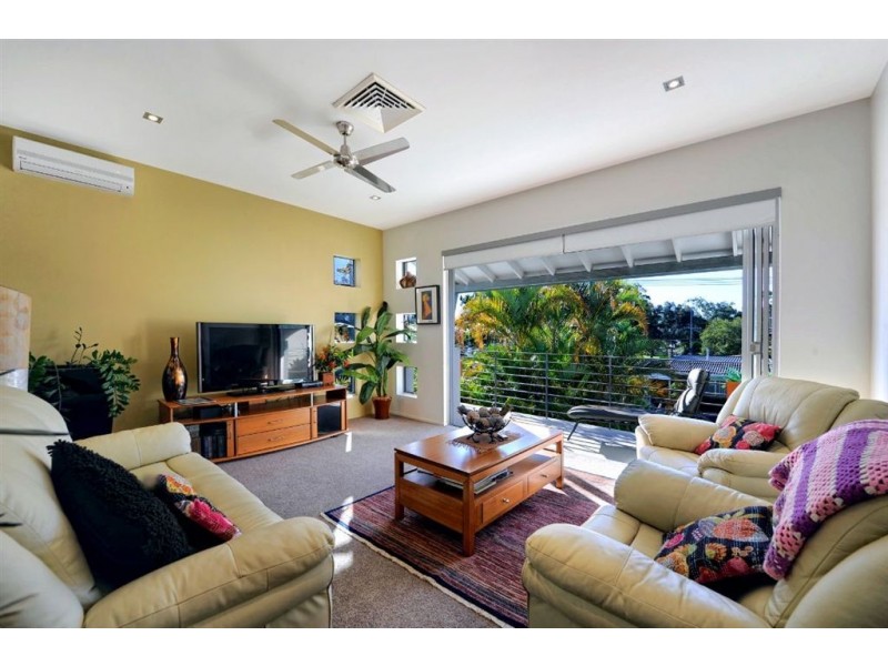 2/36 Nankeen Avenue, Paradise Point QLD 4216