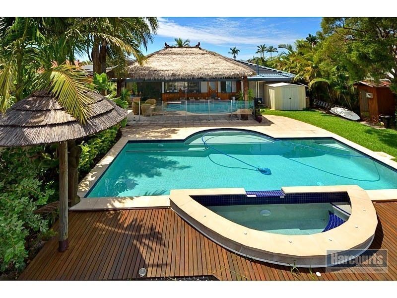 6 Namatjira Street, Paradise Point QLD 4216