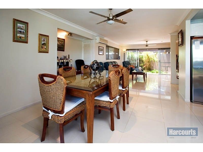 6 Namatjira Street, Paradise Point QLD 4216