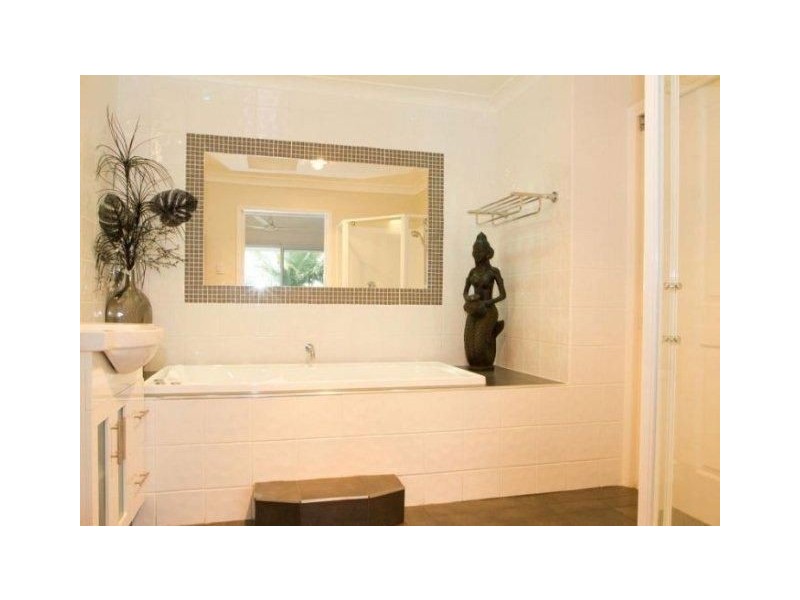 63/300 Cottesloe Drive, Mermaid Waters QLD 4218