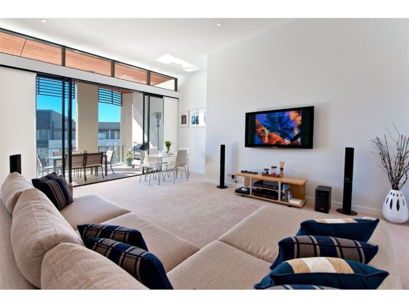 2405 Mamrina Promenade, Paradise Point QLD 4216