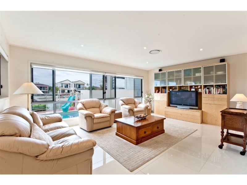 1/22 Annoula Avenue, Biggera Waters QLD 4216