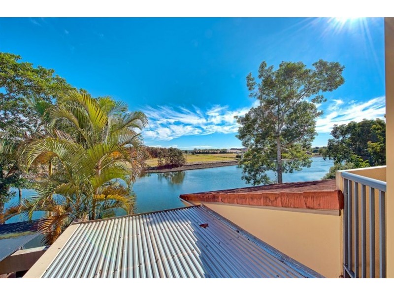 7/125 Santa Cruz Boulevard, Clear Island Waters QLD 4226