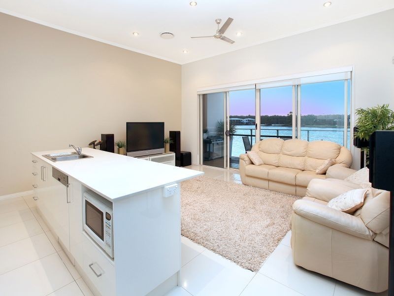 2/179 Lae Drive, Coombabah QLD 4216