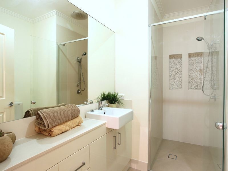 2/179 Lae Drive, Coombabah QLD 4216