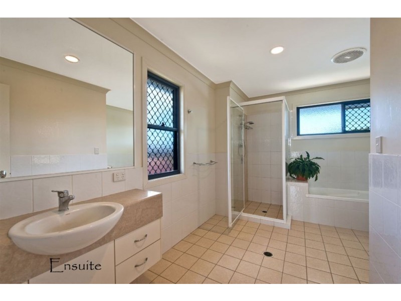 1/7 Shoveller Avenue, Paradise Point QLD 4216