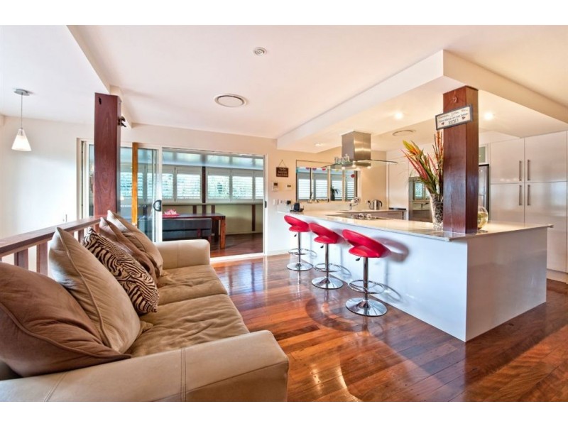 24 Killowill Avenue, Paradise Point QLD 4216