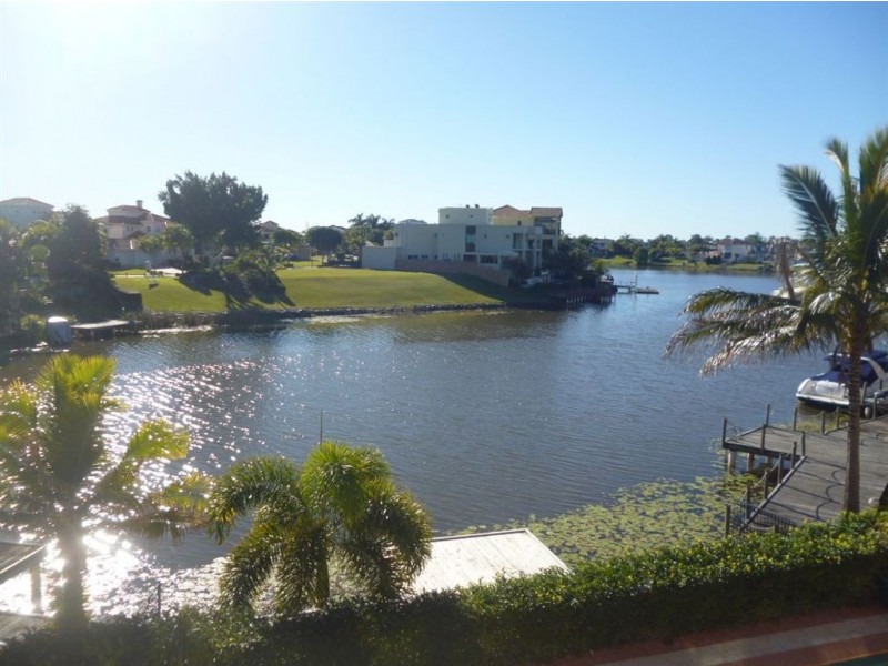 28 Istana View, Clear Island Waters QLD 4226