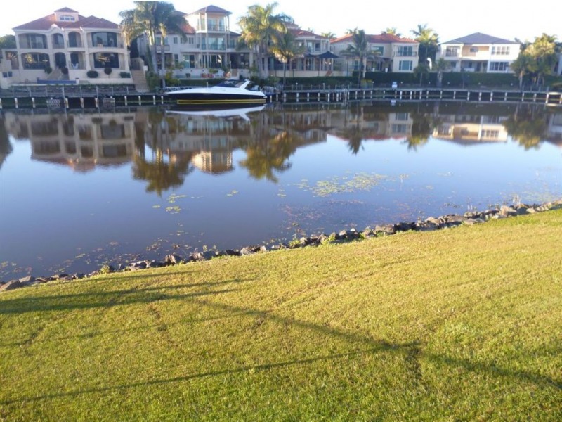 28 Istana View, Clear Island Waters QLD 4226