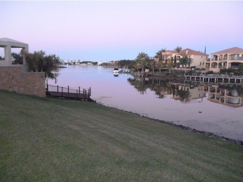 28 Istana View, Clear Island Waters QLD 4226
