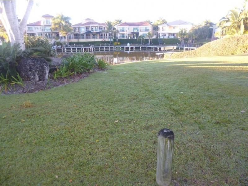 28 Istana View, Clear Island Waters QLD 4226