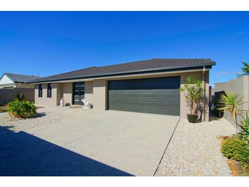 16 Dobell Avenue, Paradise Point QLD 4216