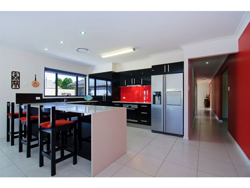 16 Dobell Avenue, Paradise Point QLD 4216