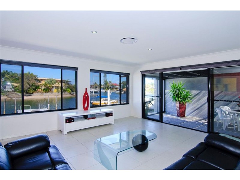 16 Dobell Avenue, Paradise Point QLD 4216