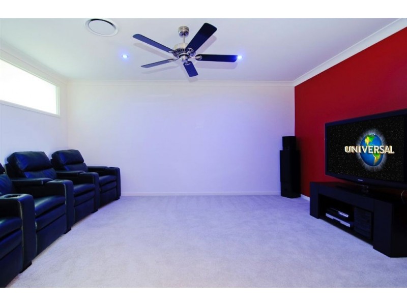 16 Dobell Avenue, Paradise Point QLD 4216