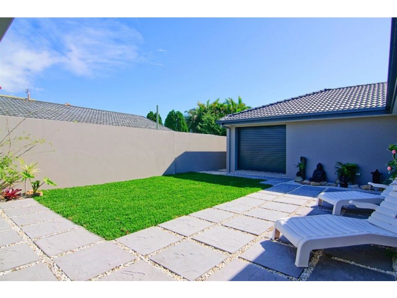 16 Dobell Avenue, Paradise Point QLD 4216