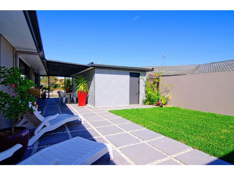 16 Dobell Avenue, Paradise Point QLD 4216