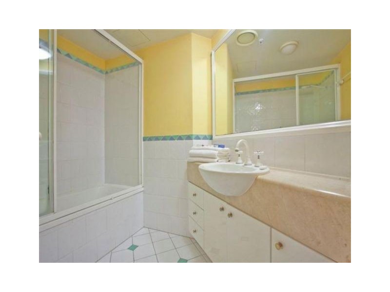 11 Elkhorn Avenue, Surfers Paradise QLD 4217