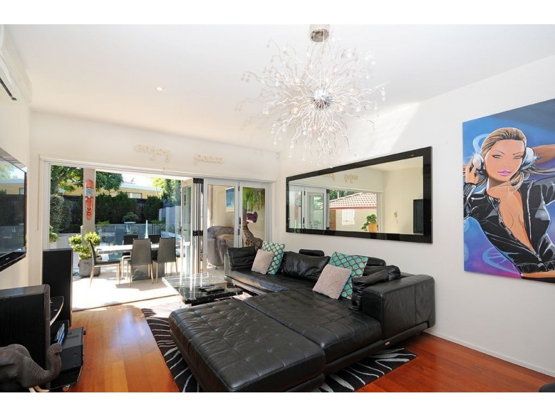 2/105 Dolphin Av, Mermaid Beach QLD 4218