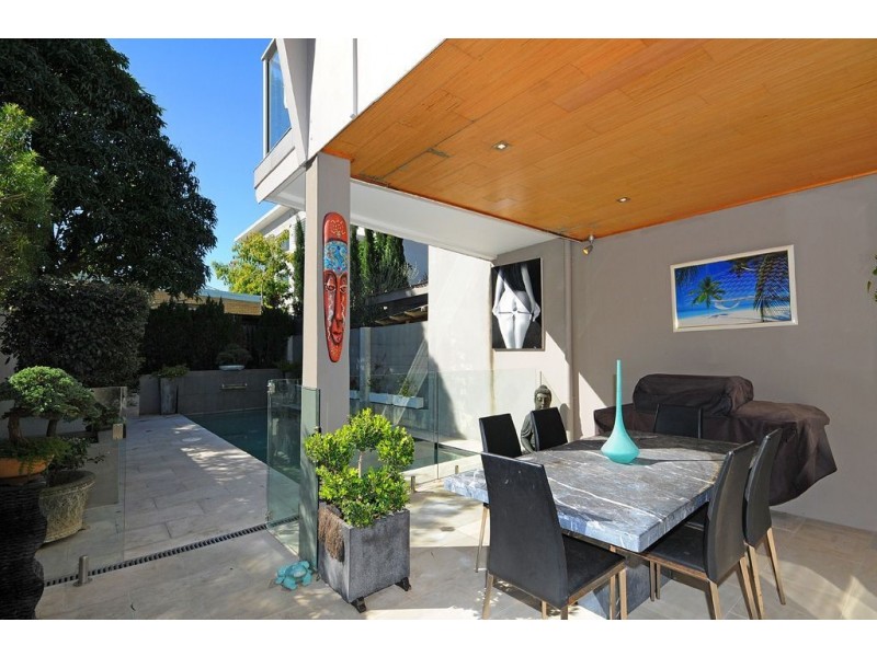 2/105 Dolphin Av, Mermaid Beach QLD 4218