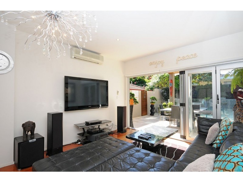 2/105 Dolphin Av, Mermaid Beach QLD 4218