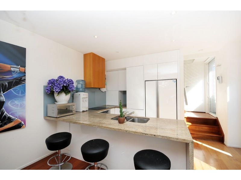 2/105 Dolphin Av, Mermaid Beach QLD 4218