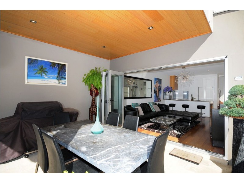 2/105 Dolphin Av, Mermaid Beach QLD 4218