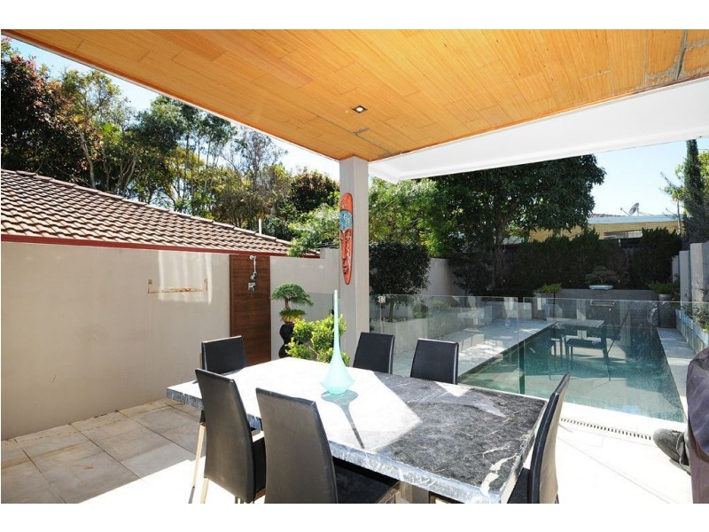2/105 Dolphin Av, Mermaid Beach QLD 4218