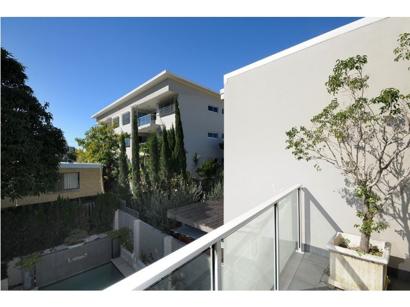 2/105 Dolphin Av, Mermaid Beach QLD 4218