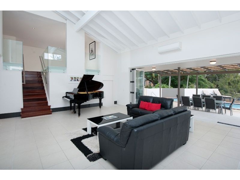 23 Lakeside Avenue, Broadbeach Waters QLD 4218