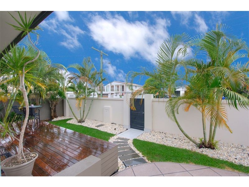 23 Lakeside Avenue, Broadbeach Waters QLD 4218