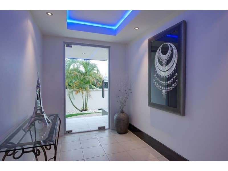 23 Lakeside Avenue, Broadbeach Waters QLD 4218