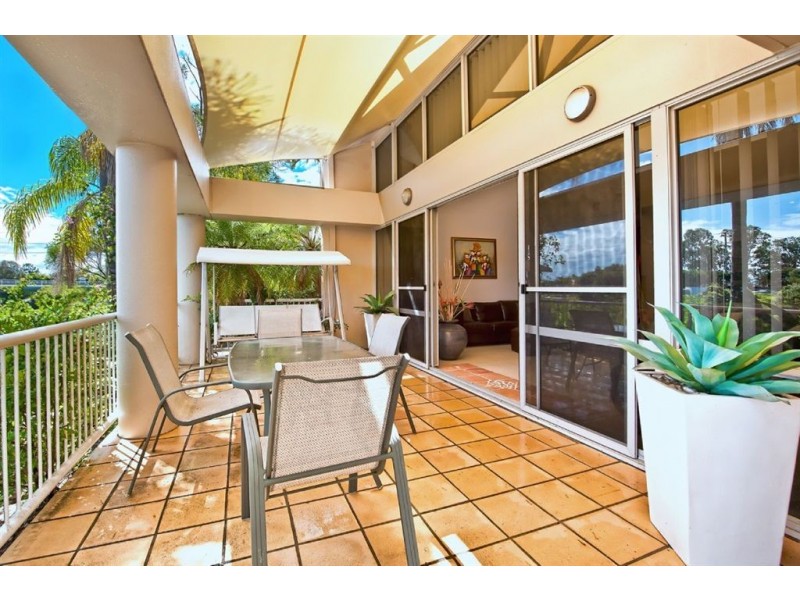 4/125 Santa Cruz Blvd, Clear Island Waters QLD 4226