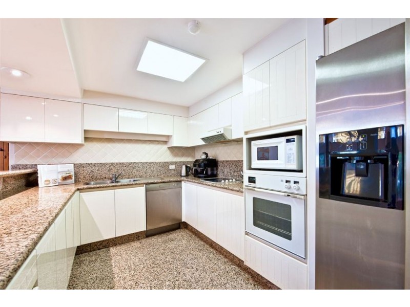 4/125 Santa Cruz Blvd, Clear Island Waters QLD 4226