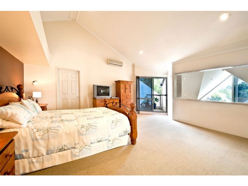 4/125 Santa Cruz Blvd, Clear Island Waters QLD 4226