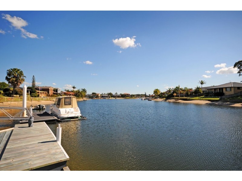 5 Kurrawa Avenue, Mermaid Waters QLD 4218