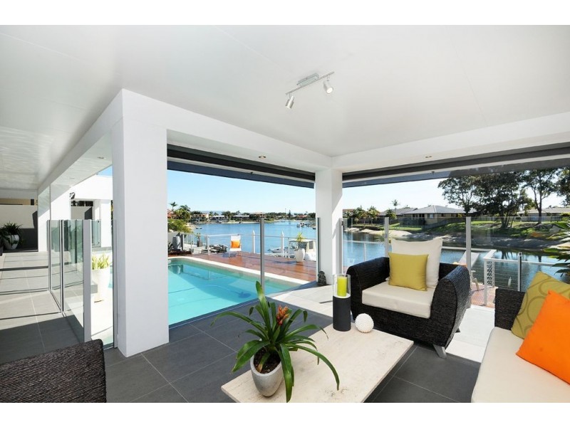 5 Kurrawa Avenue, Mermaid Waters QLD 4218