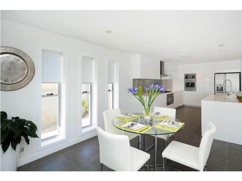 5 Kurrawa Avenue, Mermaid Waters QLD 4218