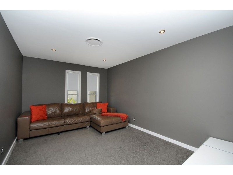 5 Kurrawa Avenue, Mermaid Waters QLD 4218