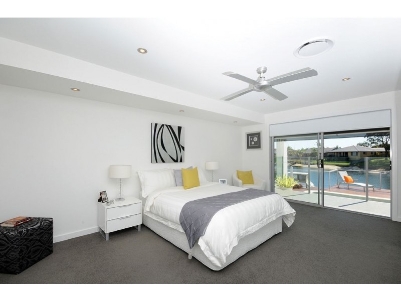 5 Kurrawa Avenue, Mermaid Waters QLD 4218