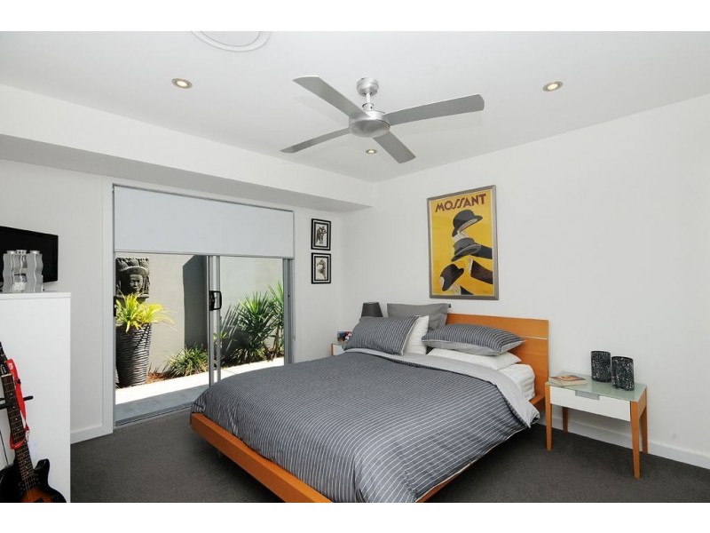 5 Kurrawa Avenue, Mermaid Waters QLD 4218