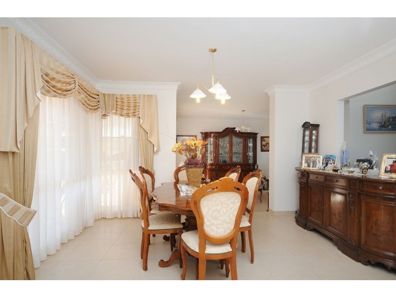 151 Santa Cruz Boulevard, Clear Island Waters QLD 4226