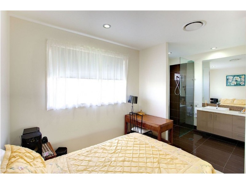 2/21 Scoter Avenue, Paradise Point QLD 4216