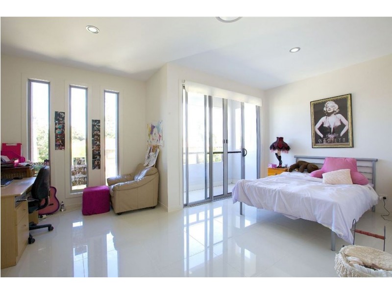 2/21 Scoter Avenue, Paradise Point QLD 4216